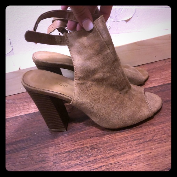 Sued Peep Toe Heel - Picture 1 of 2